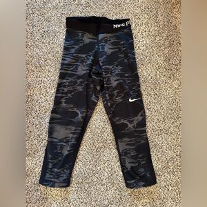 Nike Womens Cropped Black Leggings